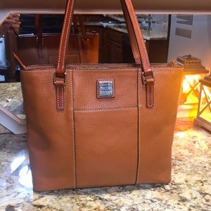 Dooney & Bourke Pebbled Leather Lexington Shopper in Excellent Condition ‼️